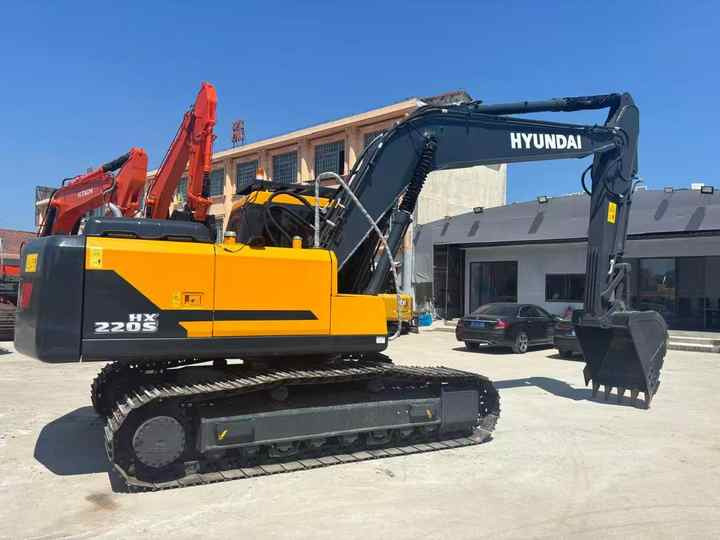 Used Korea Hyundai 220LC-9 22TON of Excavators in Good Condition Low Price Second-hand - Pelle: photos 5 Used Korea Hyundai 220LC-9 22TON of Excavators in Good Condition Low Price Second-hand - Pelle: photos 5