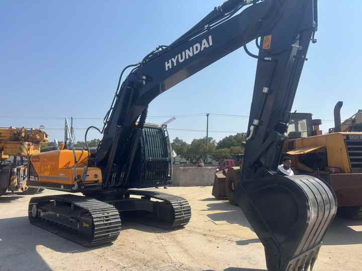 Used Original Korea Multifunction Crawler Excavator Hyundai HX220L High Efficiency Hyundai 225LC 220LC in Good Condition on Sale - Pelle: photos 4 Used Original Korea Multifunction Crawler Excavator Hyundai HX220L High Efficiency Hyundai 225LC 220LC in Good Condition on Sale - Pelle: photos 4