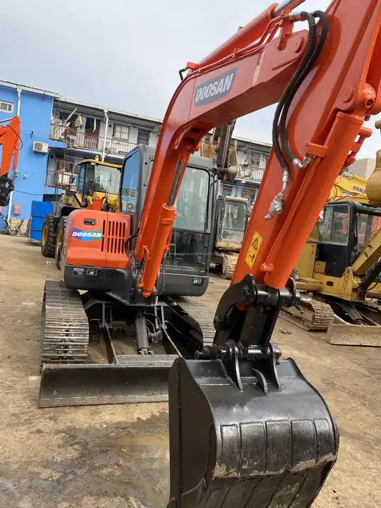 Used excavator Doosan DX60 with excellent working condition on sale Used Doosan DX60 excavator, Doosan DX60 mini excavators - Pelle sur chenille: photos 3 Used excavator Doosan DX60 with excellent working condition on sale Used Doosan DX60 excavator, Doosan DX60 mini excavators - Pelle sur chenille: photos 3