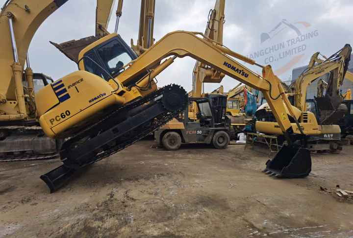 Used komatsu Pc60-7 Crawler Excavator 6 Ton Excavator In Shanghai China For Sale PC 60 60-7 PC60 PC78 excavator - Pelle sur chenille: photos 2 Used komatsu Pc60-7 Crawler Excavator 6 Ton Excavator In Shanghai China For Sale PC 60 60-7 PC60 PC78 excavator - Pelle sur chenille: photos 2