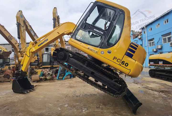 Used komatsu Pc60-7 Crawler Excavator 6 Ton Excavator In Shanghai China For Sale PC 60 60-7 PC60 PC78 excavator - Pelle sur chenille: photos 4 Used komatsu Pc60-7 Crawler Excavator 6 Ton Excavator In Shanghai China For Sale PC 60 60-7 PC60 PC78 excavator - Pelle sur chenille: photos 4