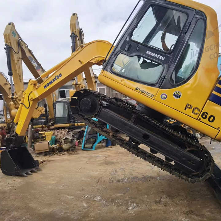 Used komatsu Pc60-7 Crawler Excavator 6 Ton Excavator In Shanghai China For Sale PC 60 60-7 PC60 PC78 excavator - Pelle sur chenille: photos 1 Used komatsu Pc60-7 Crawler Excavator 6 Ton Excavator In Shanghai China For Sale PC 60 60-7 PC60 PC78 excavator - Pelle sur chenille: photos 1