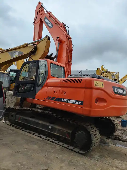 Used excavators in stock for sale second hand excavator used machinery equipment Doosan dx225 — crédit-bail used excavators in stock for sale second hand excavator used machinery equipment Doosan dx225: photos 6
