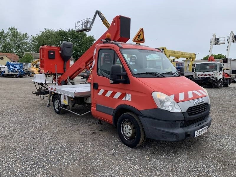 Iveco Daily GSR E179T - 17,1m - 200 kg - Camion avec nacelle: photos 1 Iveco Daily GSR E179T - 17,1m - 200 kg - Camion avec nacelle: photos 1