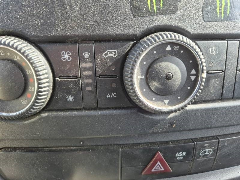 Photo d'intérieur 2: Camion benne Mercedes-Benz Tipper