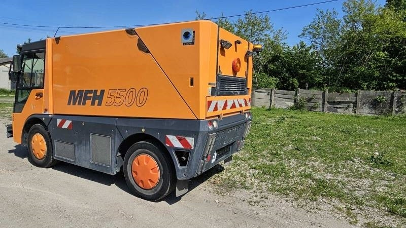 Mfh 5500 sweeper - with air conditionier - Balayeuse de voirie: photos 4 Mfh 5500 sweeper - with air conditionier - Balayeuse de voirie: photos 4