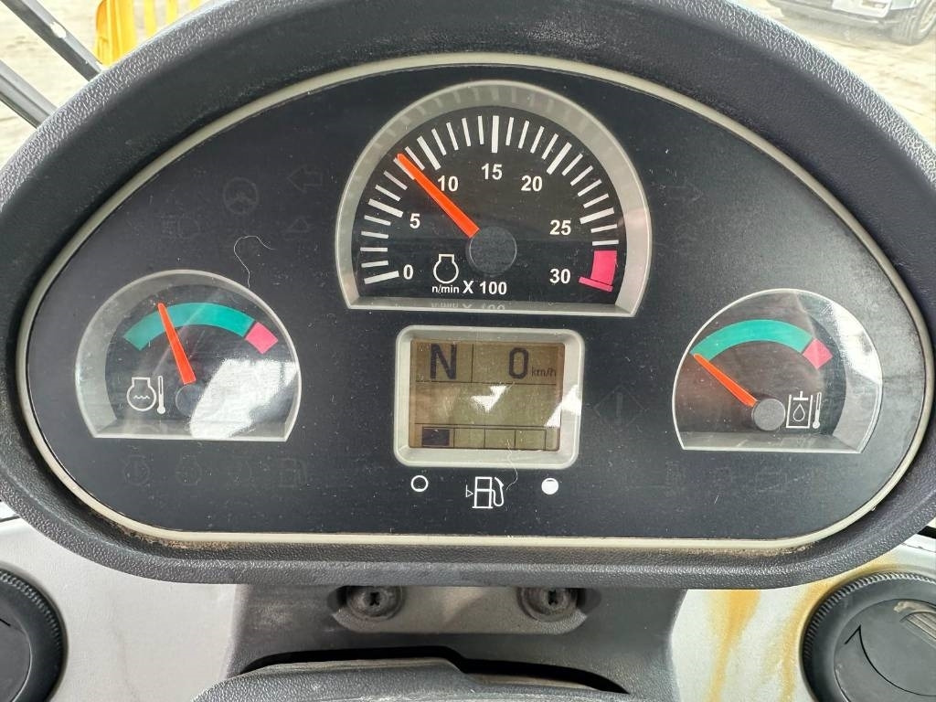 Chargeuse sur pneus CAT 938 K: photos 21