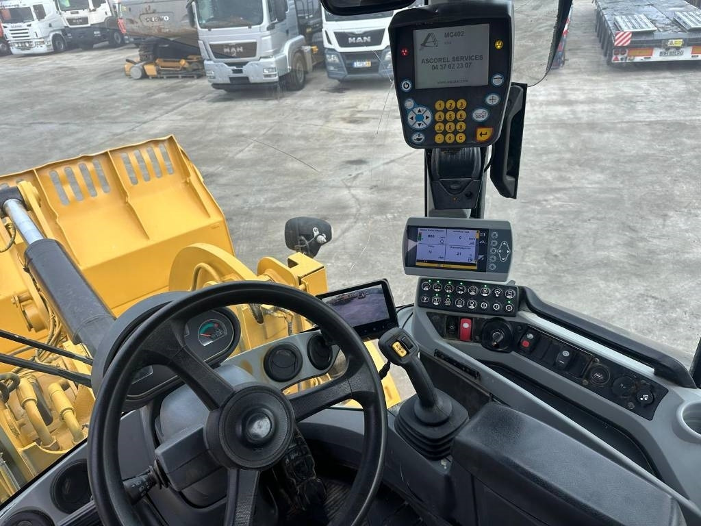 Chargeuse sur pneus CAT 938 K: photos 19