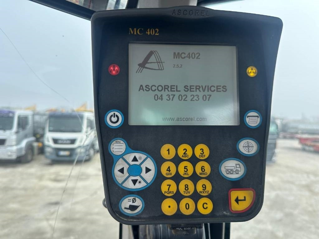 Chargeuse sur pneus CAT 938 K: photos 22