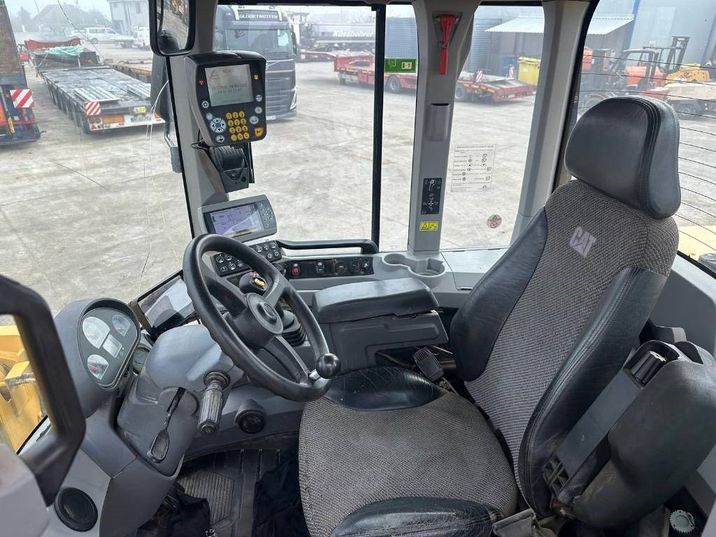 Chargeuse sur pneus CAT 938 K: photos 17