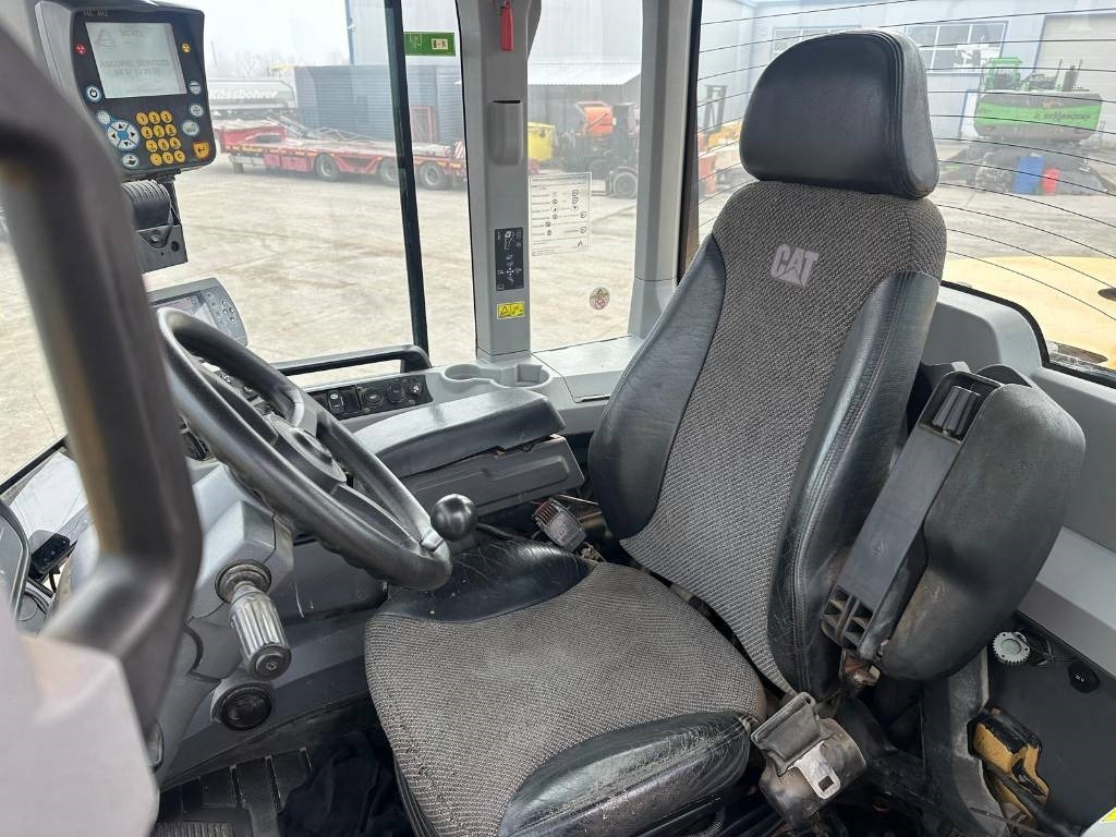 Chargeuse sur pneus CAT 938 K: photos 18