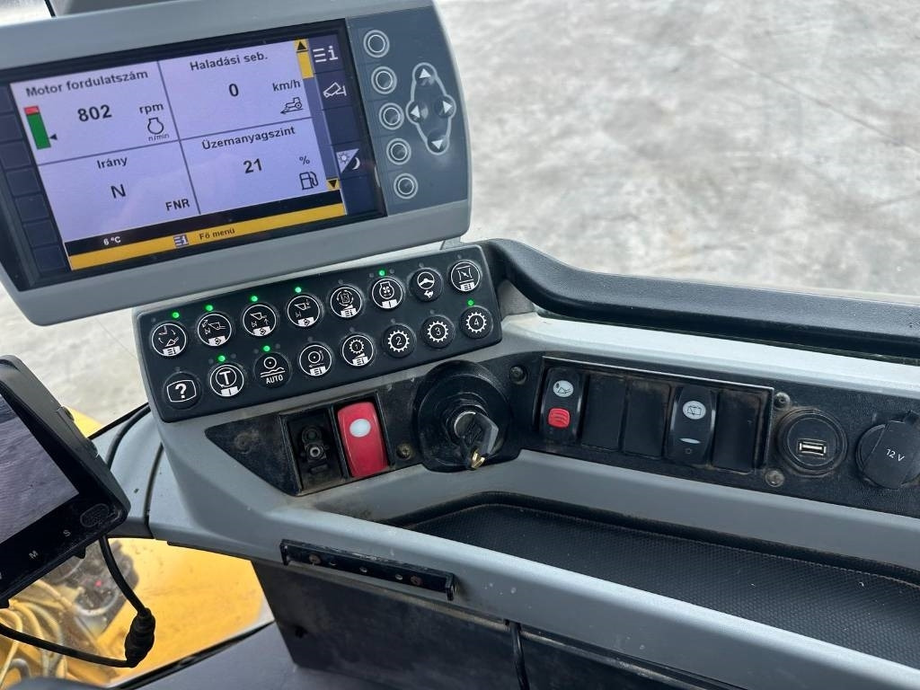 Chargeuse sur pneus CAT 938 K: photos 20