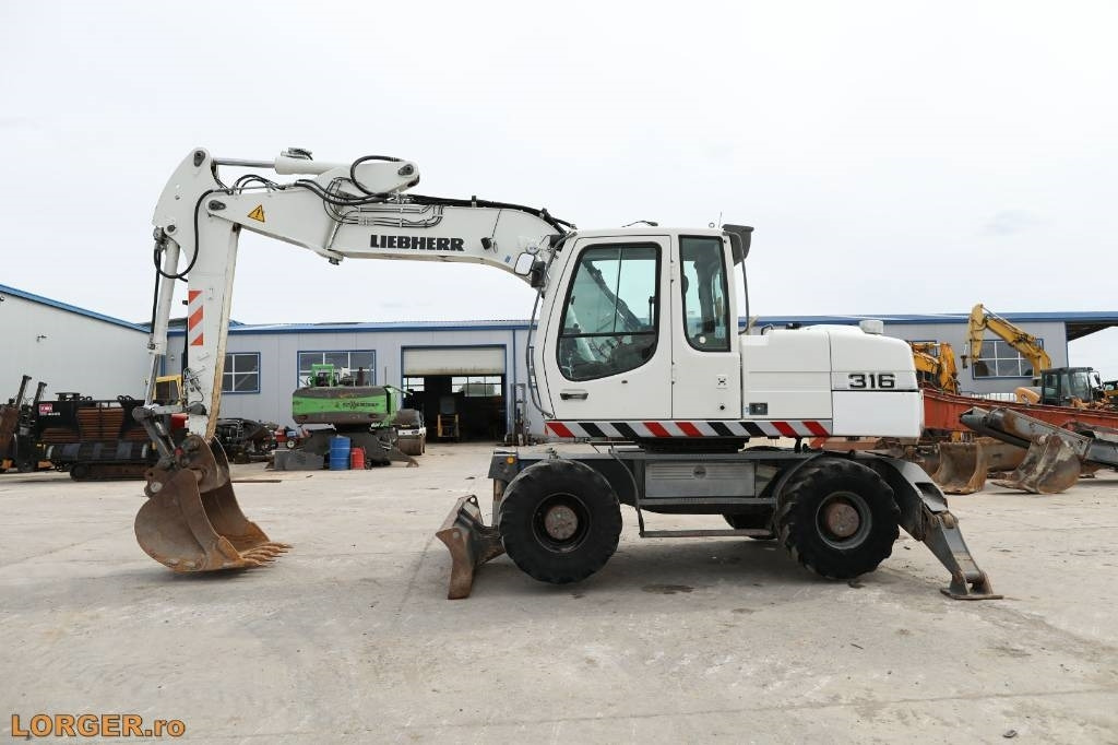 Liebherr A 316 Litronic - Pelle sur pneus: photos 4 Liebherr A 316 Litronic - Pelle sur pneus: photos 4