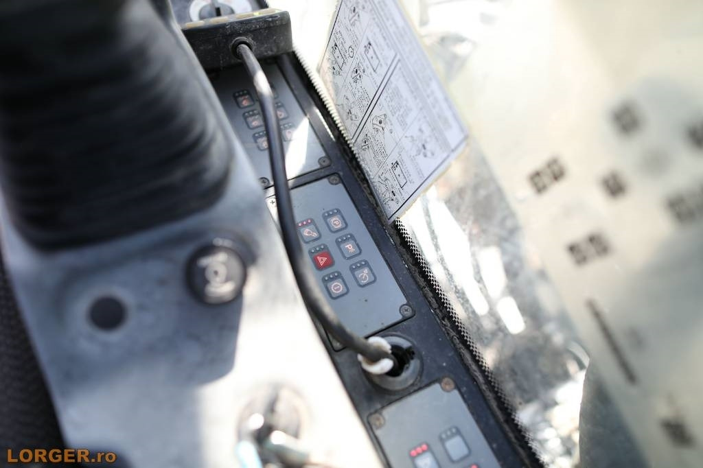 Pelle sur pneus Liebherr A 914: photos 13