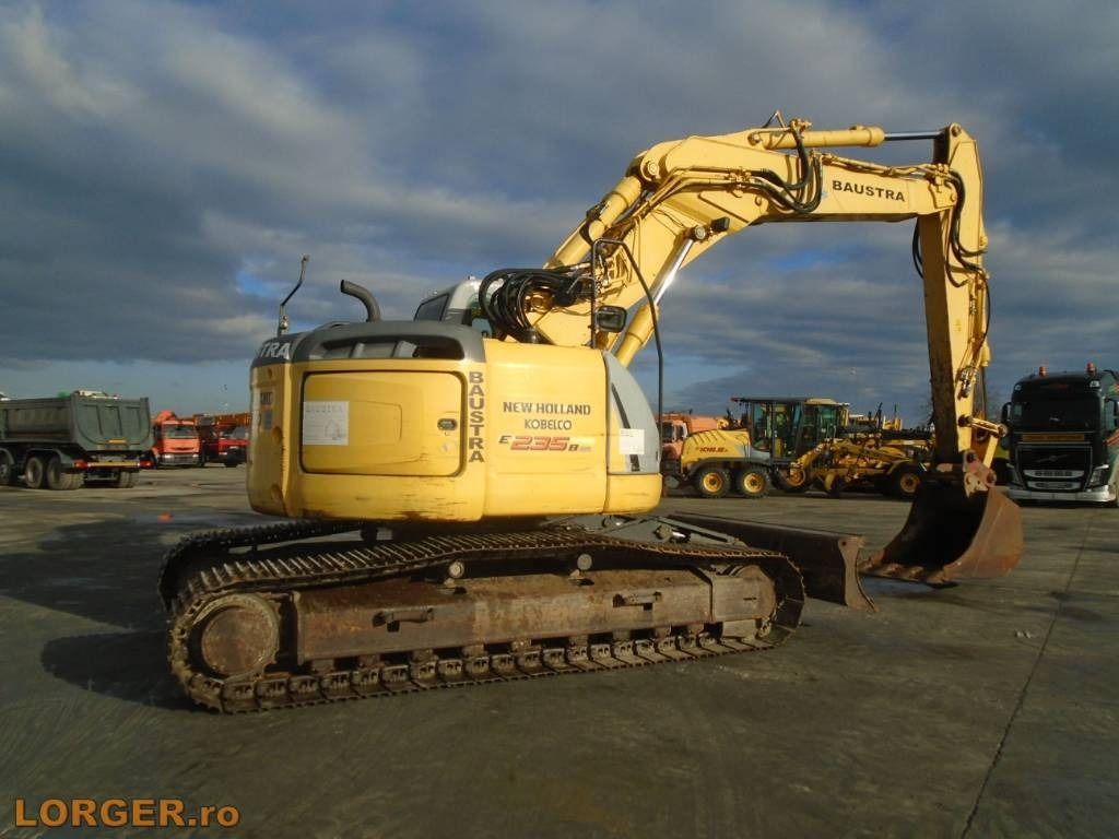 New Holland E 235 B SR-2* Blade - Pelle sur chenille: photos 5 New Holland E 235 B SR-2* Blade - Pelle sur chenille: photos 5