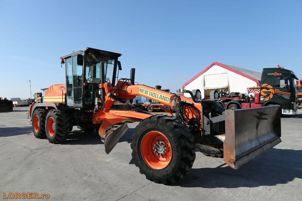 New Holland F 156.6 A with 3D GPS System - Niveleuse: photos 1 New Holland F 156.6 A with 3D GPS System - Niveleuse: photos 1