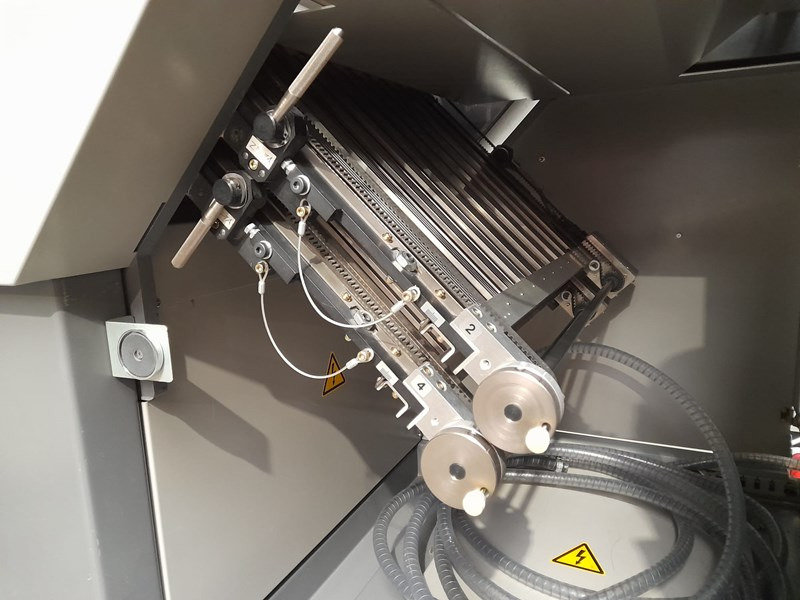 Horizon AFC-544 AKT | folder | 4 + knife + 2 | 2001 | 25 mio - Plieuse de bureau: photos 4 Horizon AFC-544 AKT | folder | 4 + knife + 2 | 2001 | 25 mio - Plieuse de bureau: photos 4