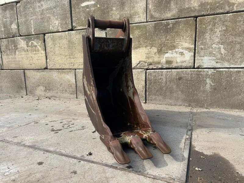 80mm pin Titan small bucket - smalle bak - Godet pour Engins de chantier: photos 2 80mm pin Titan small bucket - smalle bak - Godet pour Engins de chantier: photos 2