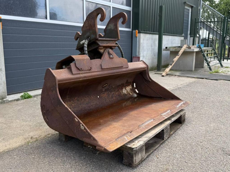 Cangini Benne CW10 Tiltbucket / kantelbak Schwenklöffel - Godet pour Engins de chantier: photos 1 Cangini Benne CW10 Tiltbucket / kantelbak Schwenklöffel - Godet pour Engins de chantier: photos 1