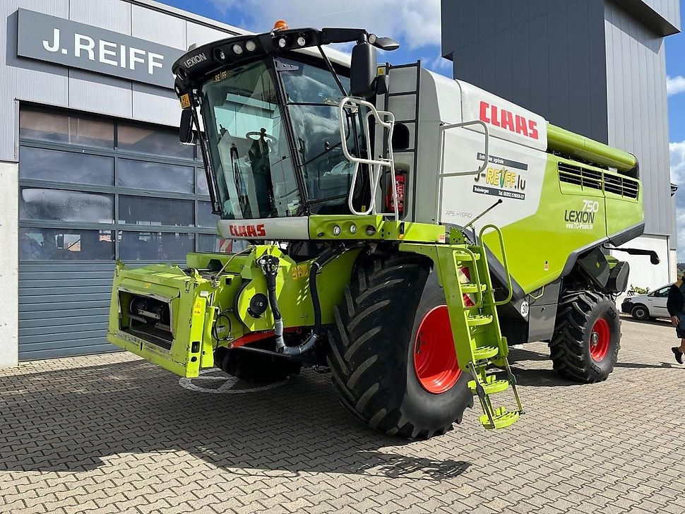 J.Reiff Sarl
Herr Stefan Neukirch - 77 Z.I in den - Moissonneuse-batteuse: photos 2 J.Reiff Sarl
Herr Stefan Neukirch - 77 Z.I in den - Moissonneuse-batteuse: photos 2