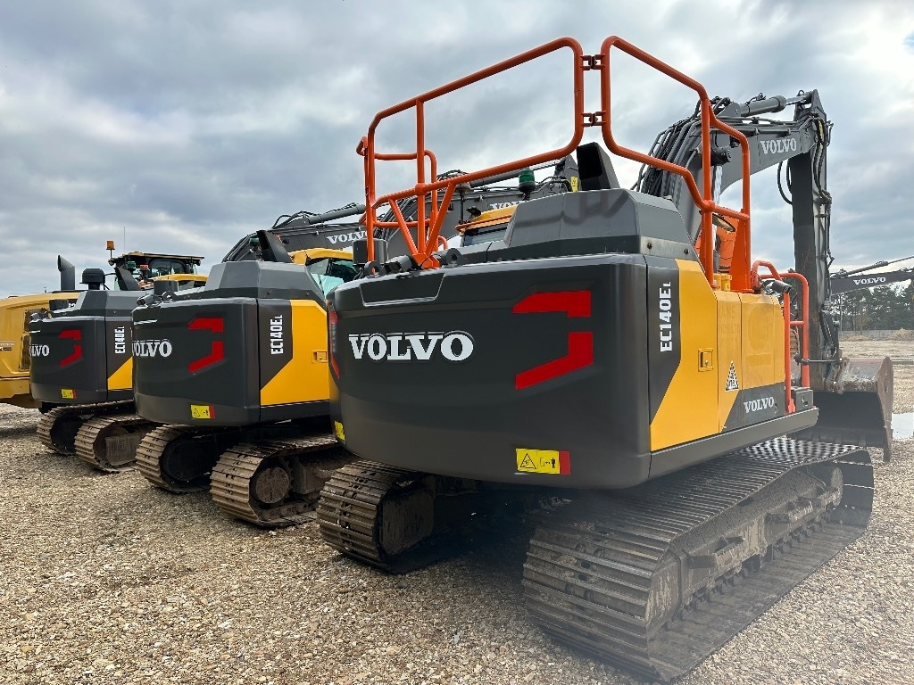 Volvo EC 140 EL - Pelle sur chenille: photos 2 Volvo EC 140 EL - Pelle sur chenille: photos 2