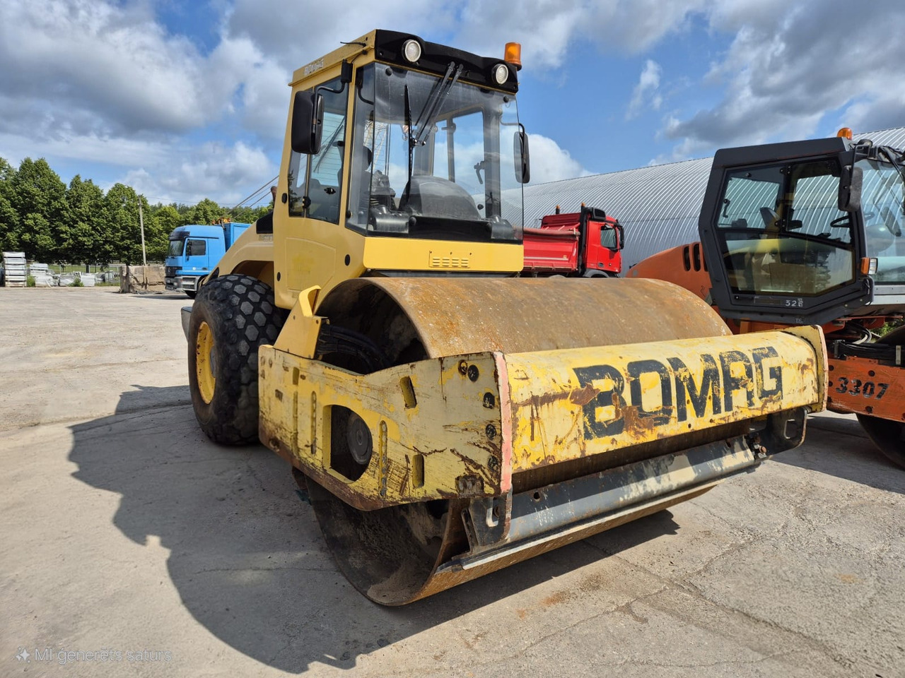 BOMAG BW211 D-4 - Compacteur à pieds de mouton/ Monocylindre: photos 1 BOMAG BW211 D-4 - Compacteur à pieds de mouton/ Monocylindre: photos 1