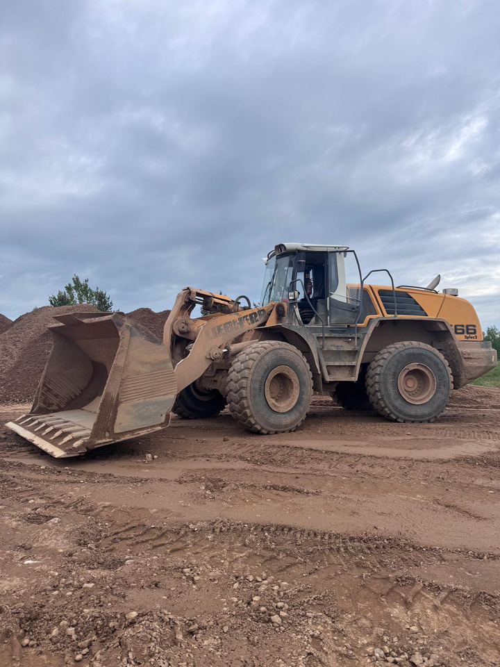 LIEBHERR L566 - Tractopelle: photos 1 LIEBHERR L566 - Tractopelle: photos 1