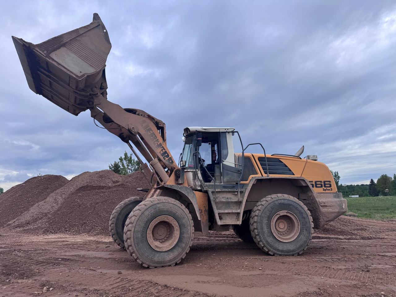 LIEBHERR L566 - Tractopelle: photos 2 LIEBHERR L566 - Tractopelle: photos 2