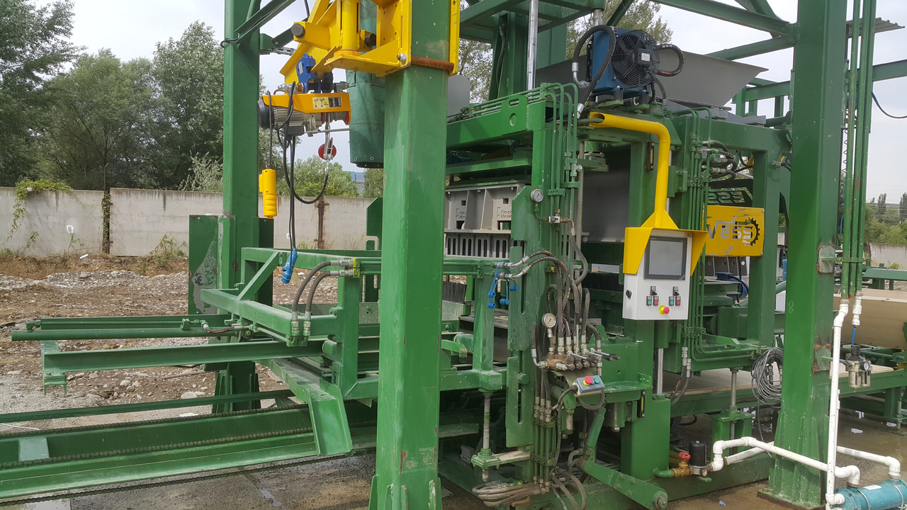 COMPACT 5.1 AUTOMATIC BLOCK MAKING MACHINE - Pondeuse à parpaing: photos 3 COMPACT 5.1 AUTOMATIC BLOCK MAKING MACHINE - Pondeuse à parpaing: photos 3