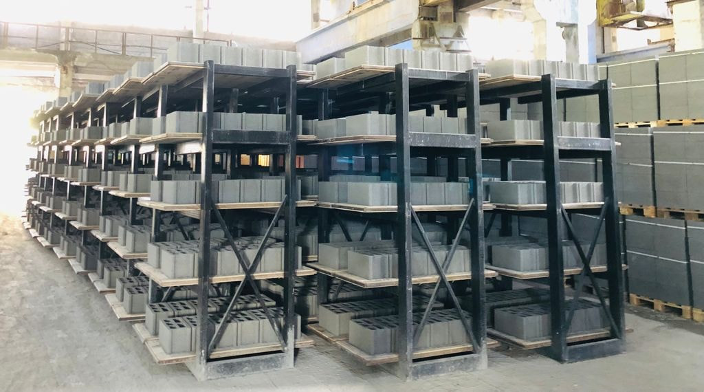 COMPACT 5.1 AUTOMATIC BLOCK MAKING MACHINE - Pondeuse à parpaing: photos 5 COMPACT 5.1 AUTOMATIC BLOCK MAKING MACHINE - Pondeuse à parpaing: photos 5