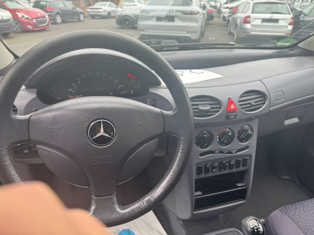 Voiture Mercedes-Benz A 160 A -Klasse A 160: photos 8 Voiture Mercedes-Benz A 160 A -Klasse A 160: photos 8