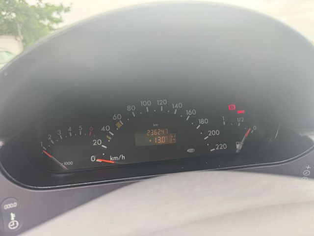 Voiture Mercedes-Benz A 160 A -Klasse A 160: photos 9 Voiture Mercedes-Benz A 160 A -Klasse A 160: photos 9