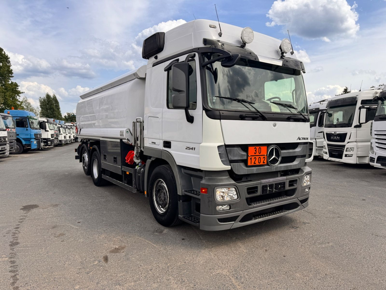 Mercedes-Benz Actros 2541 Tankwagen - Camion citerne: photos 2 Mercedes-Benz Actros 2541 Tankwagen - Camion citerne: photos 2