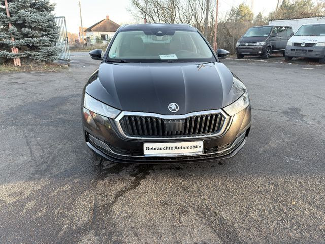 Skoda Octavia Combi First Edition Leder Navi Automatik - Berline: photos 1 Skoda Octavia Combi First Edition Leder Navi Automatik - Berline: photos 1
