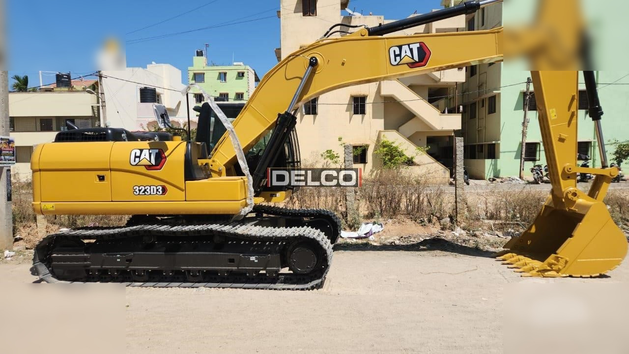 Pelle sur chenille neuf CATERPILLAR 323D3: photos 8
