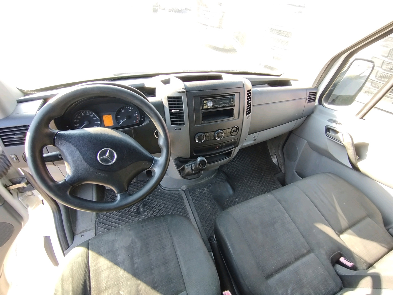 Mercedes Sprinter - Fourgon utilitaire: photos 2 Mercedes Sprinter - Fourgon utilitaire: photos 2