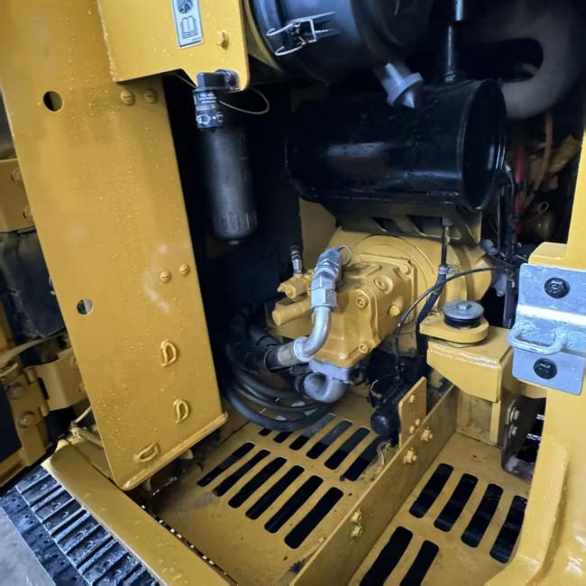 CAT 305.5E - Pelle sur chenille: photos 3 CAT 305.5E - Pelle sur chenille: photos 3