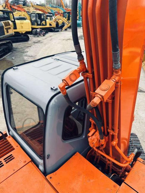 Hitachi EX60 - Pelle sur chenille: photos 4 Hitachi EX60 - Pelle sur chenille: photos 4