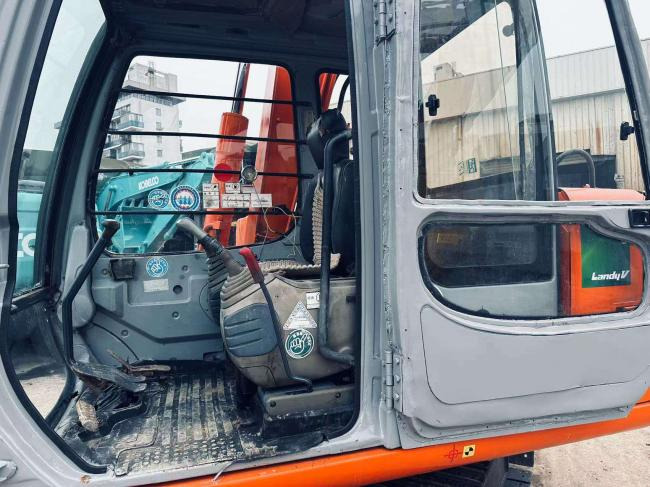 Hitachi EX60 - Pelle sur chenille: photos 3 Hitachi EX60 - Pelle sur chenille: photos 3