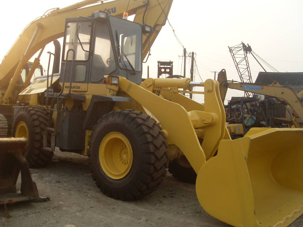 Komatsu WA320 - Chargeuse sur pneus: photos 1 Komatsu WA320 - Chargeuse sur pneus: photos 1