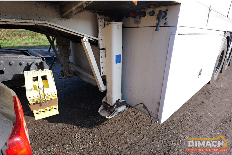 M.C. Machines MCM Cementdekvloeren oplegger 2 assen gestuurd - afstandbediening chape cement mortel screed mortart estrich concrete floors - Remorque: photos 2 M.C. Machines MCM Cementdekvloeren oplegger 2 assen gestuurd - afstandbediening chape cement mortel screed mortart estrich concrete floors - Remorque: photos 2