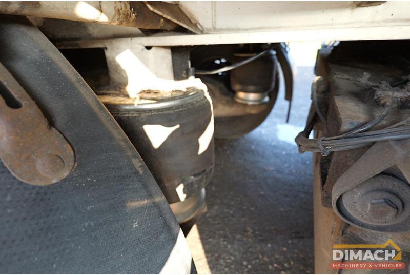 M.C. Machines MCM Cementdekvloeren oplegger 2 assen gestuurd - afstandbediening chape cement mortel screed mortart estrich concrete floors - Remorque: photos 4 M.C. Machines MCM Cementdekvloeren oplegger 2 assen gestuurd - afstandbediening chape cement mortel screed mortart estrich concrete floors - Remorque: photos 4