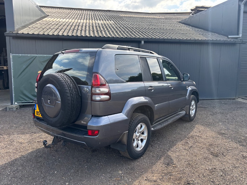 Toyota Land Cruiser 120 5 doors 3.0L D4-D Prado - Voiture: photos 2 Toyota Land Cruiser 120 5 doors 3.0L D4-D Prado - Voiture: photos 2