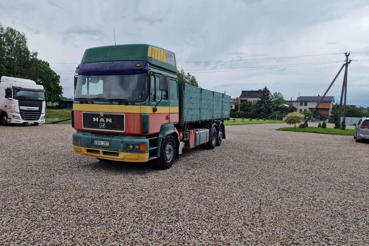 Camion benne MAN 26.403: photos 6
