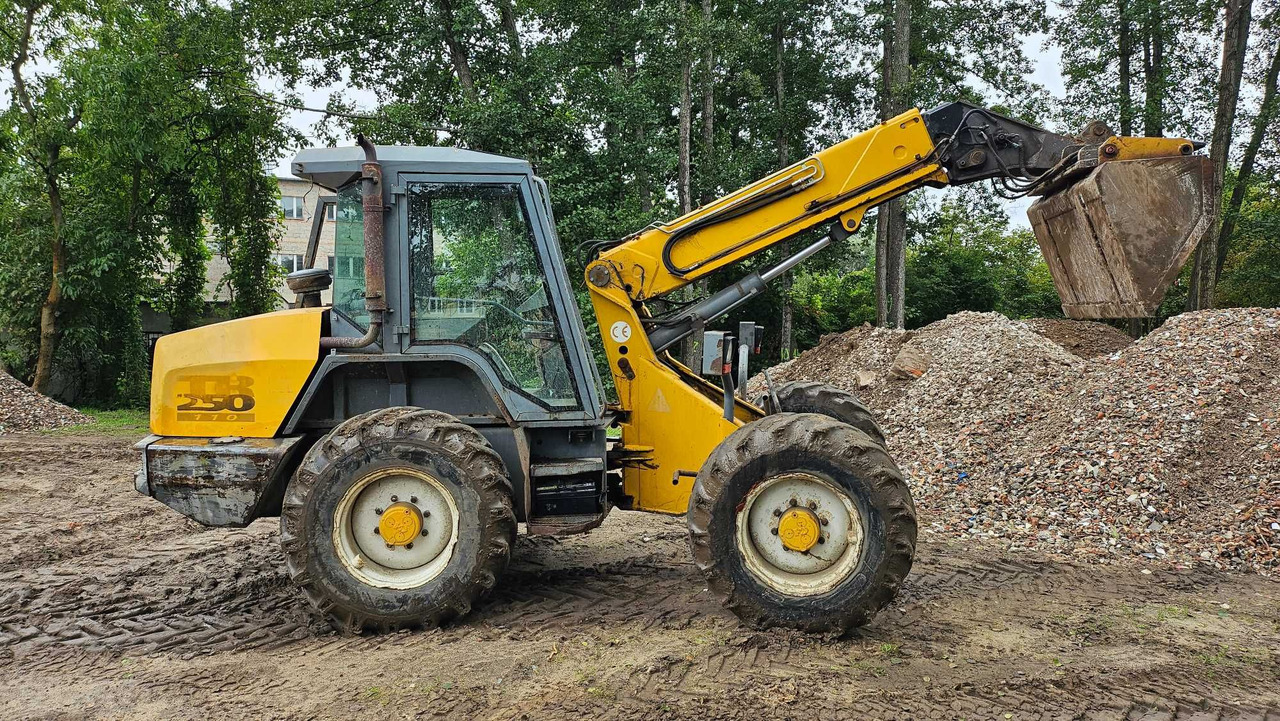 Ładowarka teleskopowa MATBRO TR250-110 Powershift jcb - Chariot télescopique: photos 1 Ładowarka teleskopowa MATBRO TR250-110 Powershift jcb - Chariot télescopique: photos 1