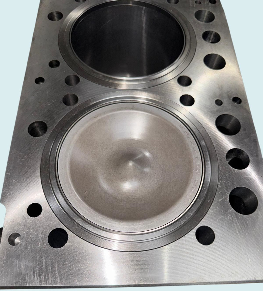 Błok do Mercedes 460 BF fabrycznie nowy - Moteur: photos 2 Błok do Mercedes 460 BF fabrycznie nowy - Moteur: photos 2