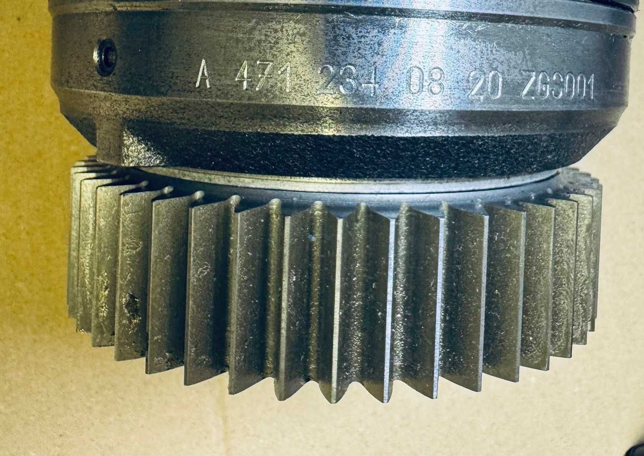 Mercedes PRZYSTAWKA odbioru mocy PTO pompy hydrauliki Setra Class 470 - Moteur: photos 2 Mercedes PRZYSTAWKA odbioru mocy PTO pompy hydrauliki Setra Class 470 - Moteur: photos 2