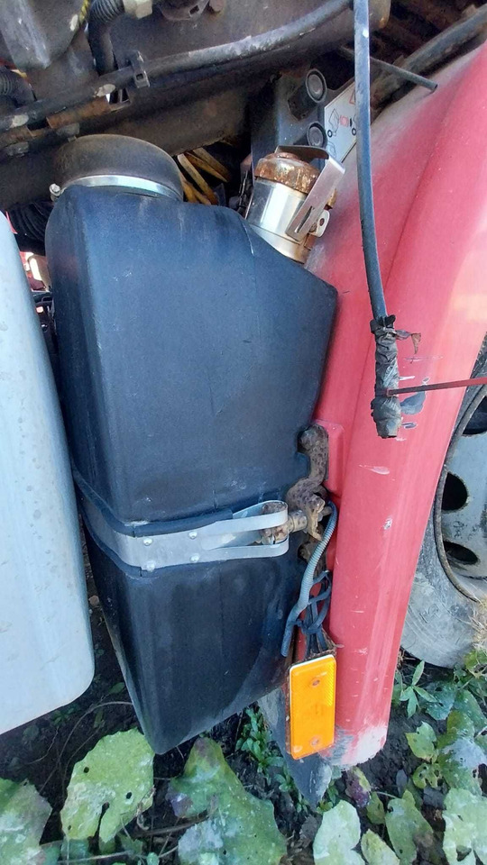 Zbiornik AdBlue IVECO STRALIS 500 - Préparation du carburant: photos 1 Zbiornik AdBlue IVECO STRALIS 500 - Préparation du carburant: photos 1