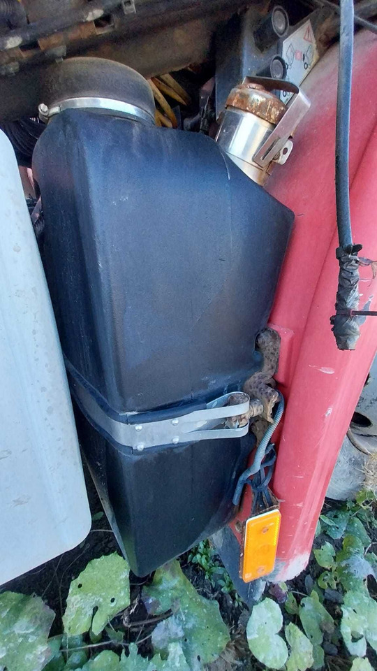 Zbiornik AdBlue IVECO STRALIS 500 - Préparation du carburant: photos 2 Zbiornik AdBlue IVECO STRALIS 500 - Préparation du carburant: photos 2