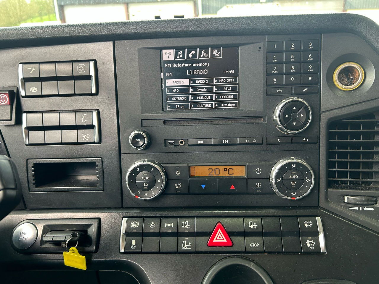 Tracteur routier Mercedes-Benz Actros Euro 6 / BJ. 2015 / APK: photos 7
